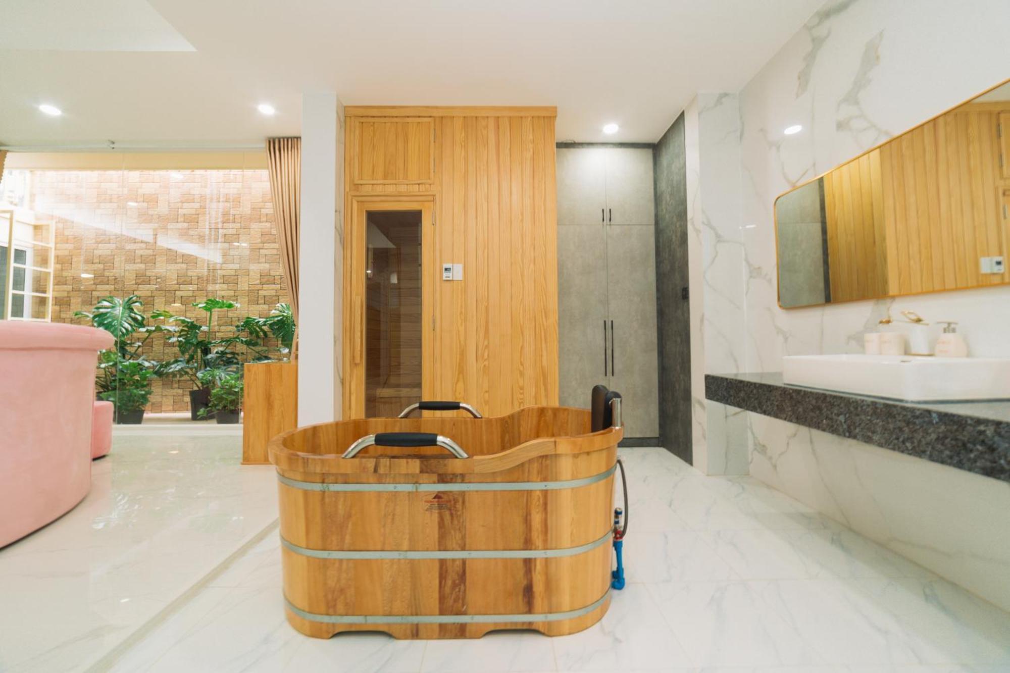 Quy Tai Premium Hotel Da Lat Exterior photo